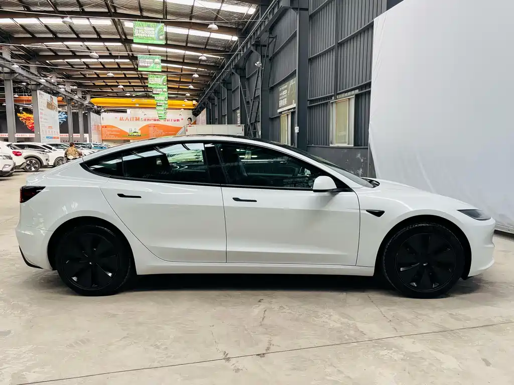 Tesla Model 3 — фото 8