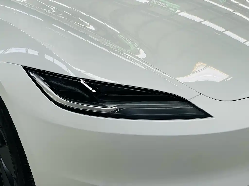 Tesla Model 3 — фото 10