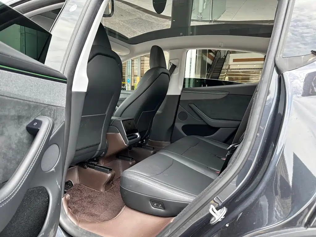 Tesla Model Y — фото 20