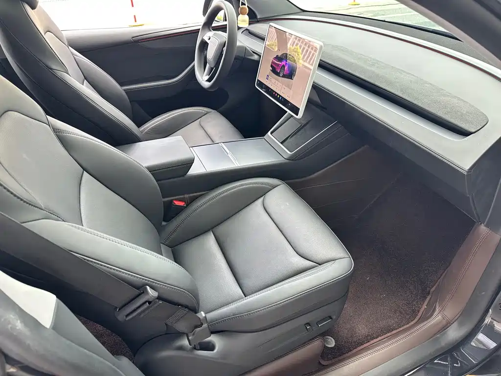Tesla Model Y — фото 30