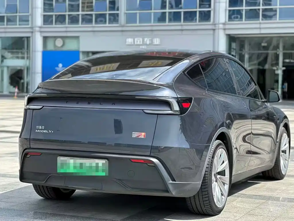 Tesla Model Y — фото 5