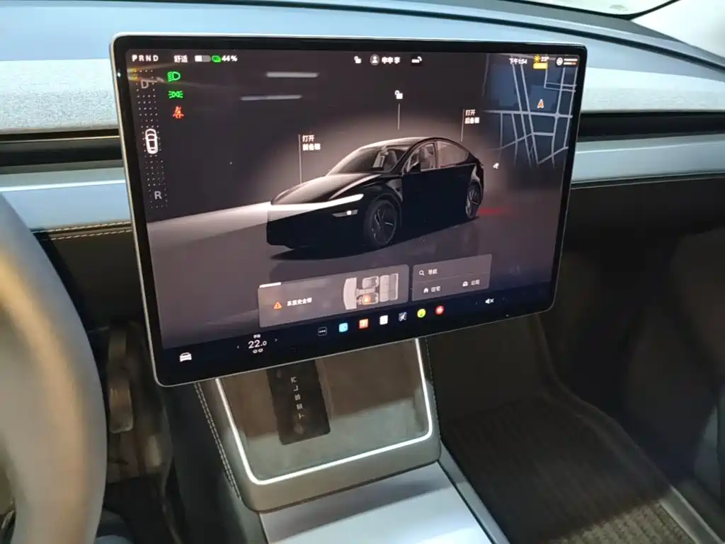 Tesla Model Y — фото 13
