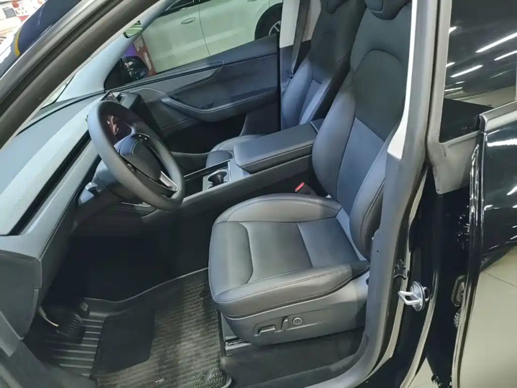 Tesla Model Y — фото 15