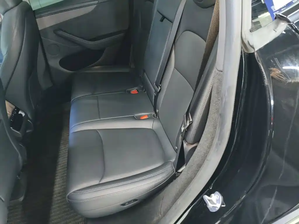 Tesla Model Y — фото 17
