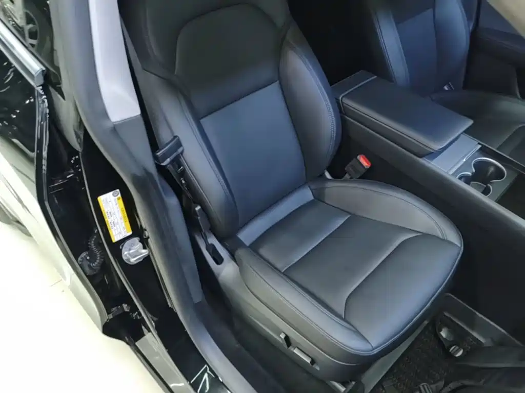 Tesla Model Y — фото 25