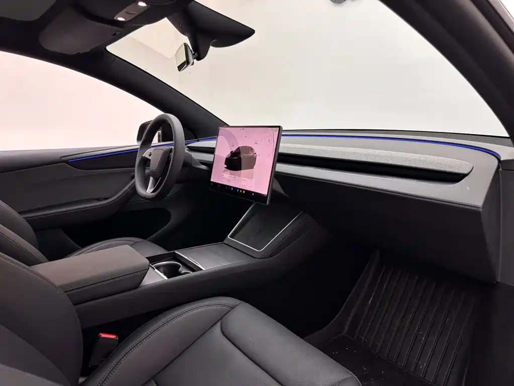 Tesla Model Y — фото 11