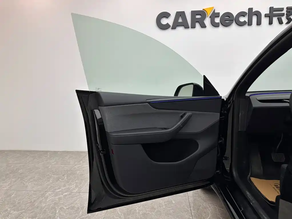 Tesla Model Y — фото 15