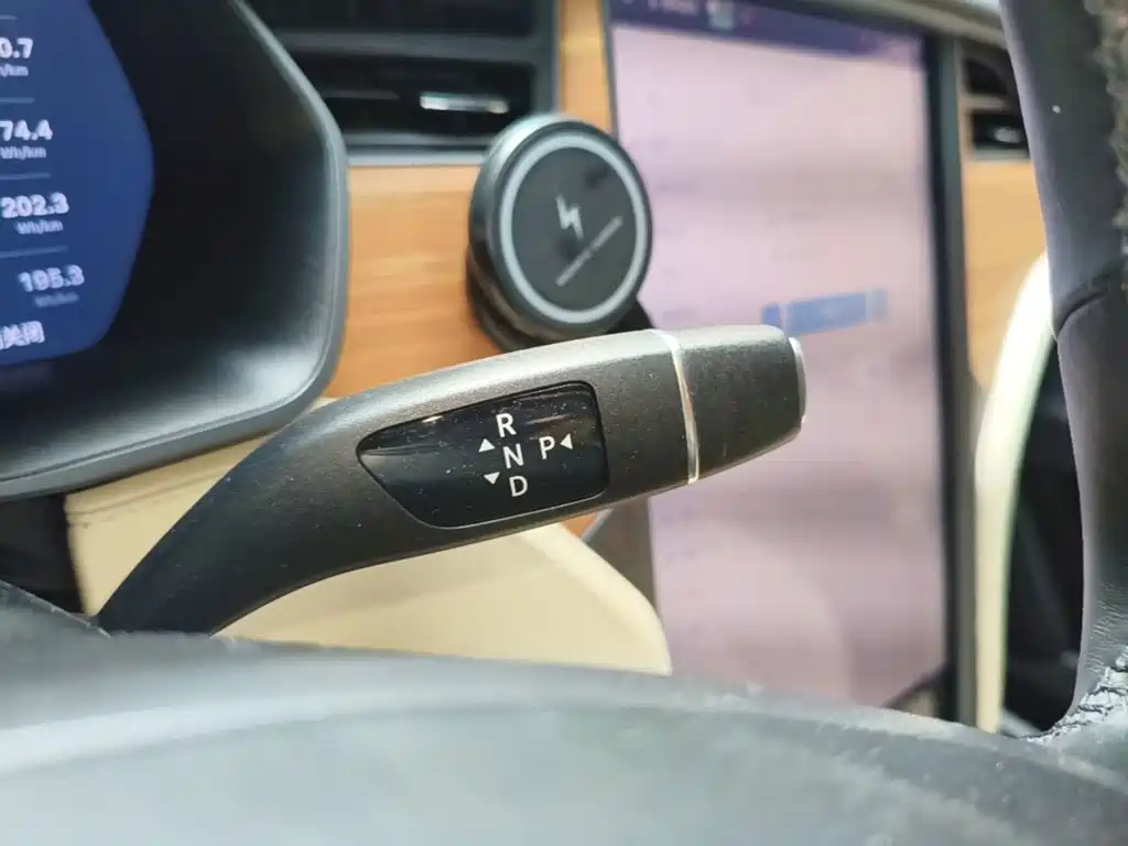 Tesla Model X — фото 14