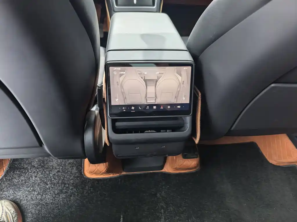 Tesla Model Y L — фото 8