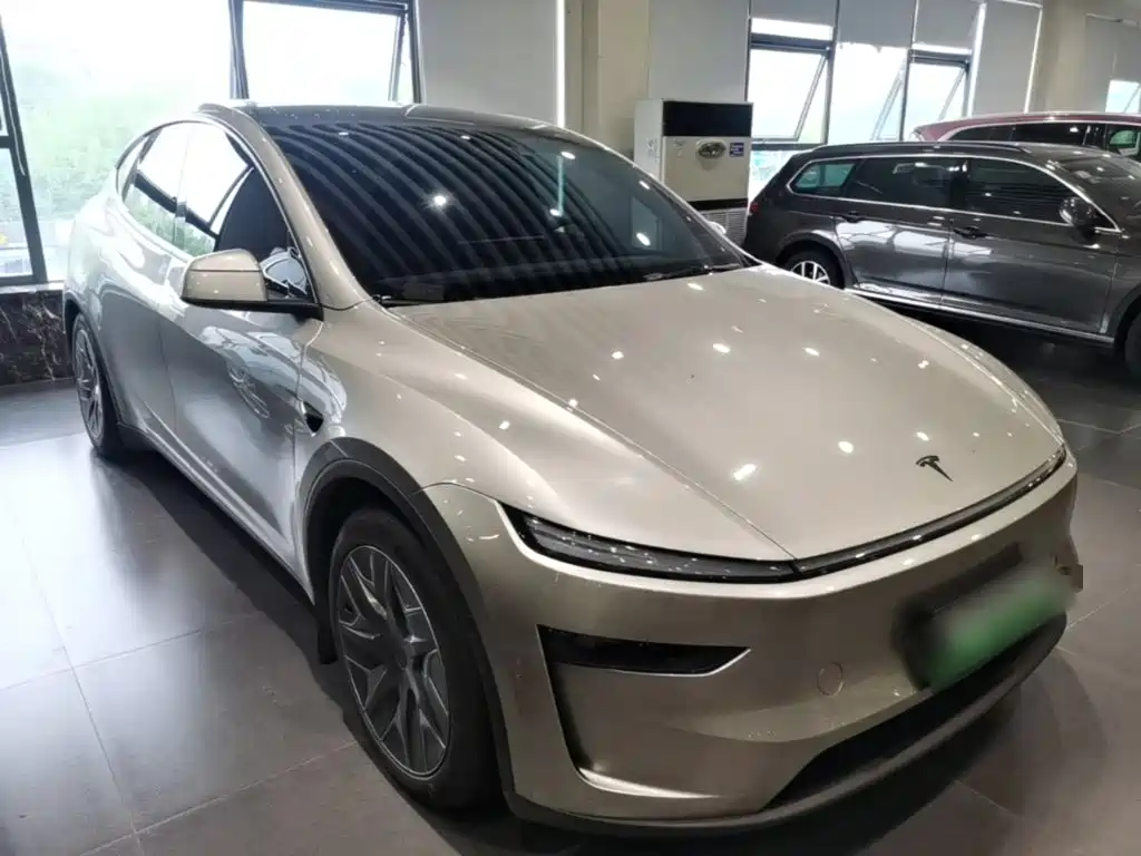 Tesla Model Y L — фото 4