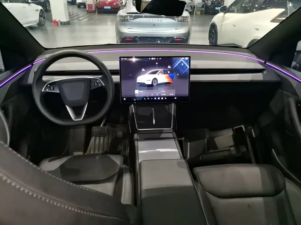 Tesla Model Y L — фото 10