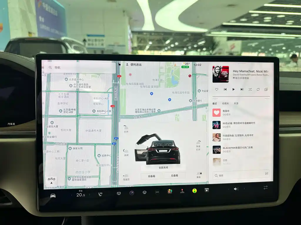 Tesla Model X — фото 7