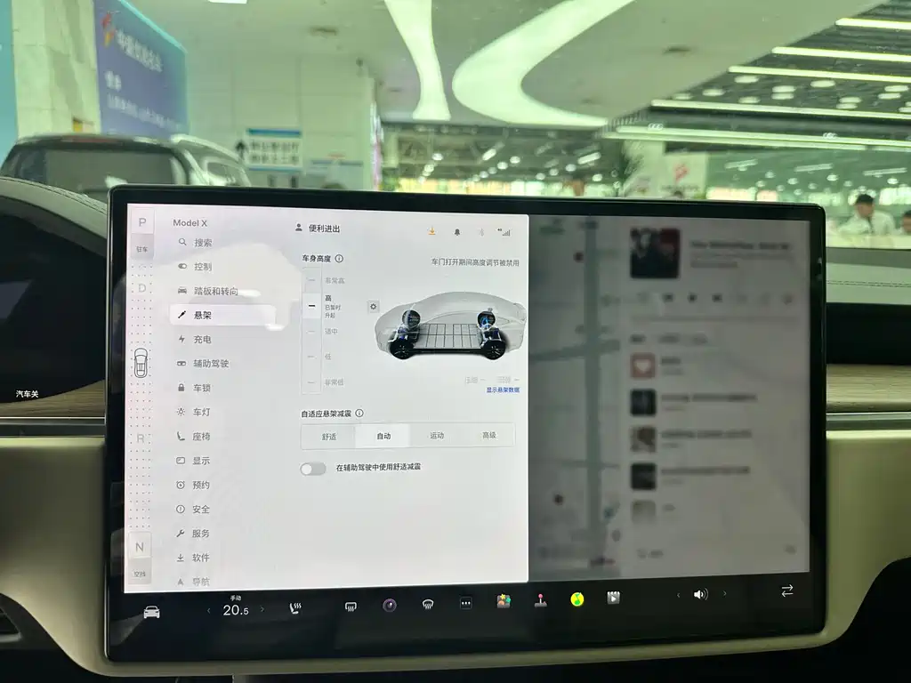 Tesla Model X — фото 8