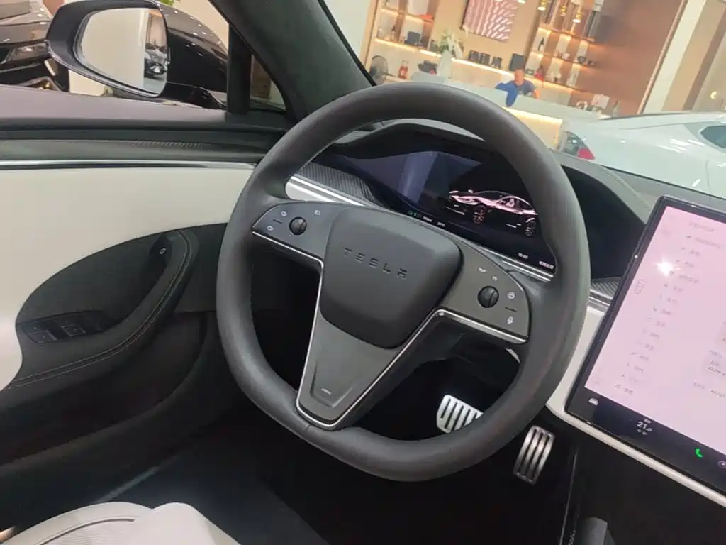Tesla Model S — фото 7