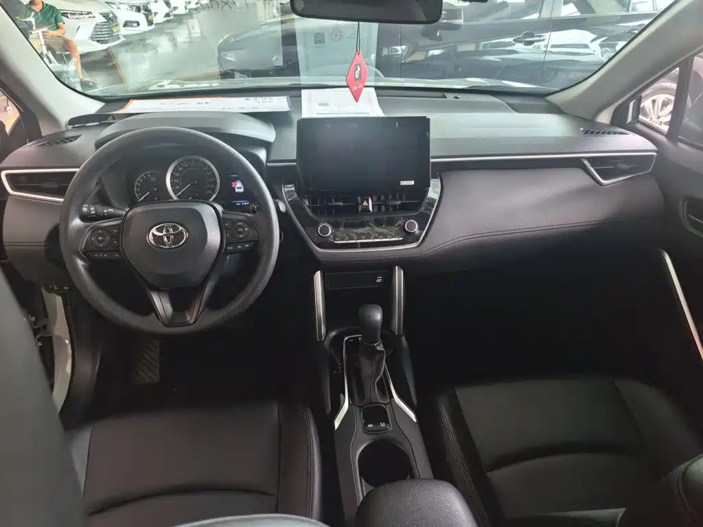 Toyota Corolla Cross — фото 25