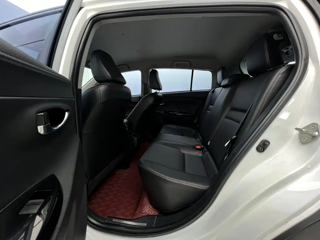Toyota Yaris L — фото 14