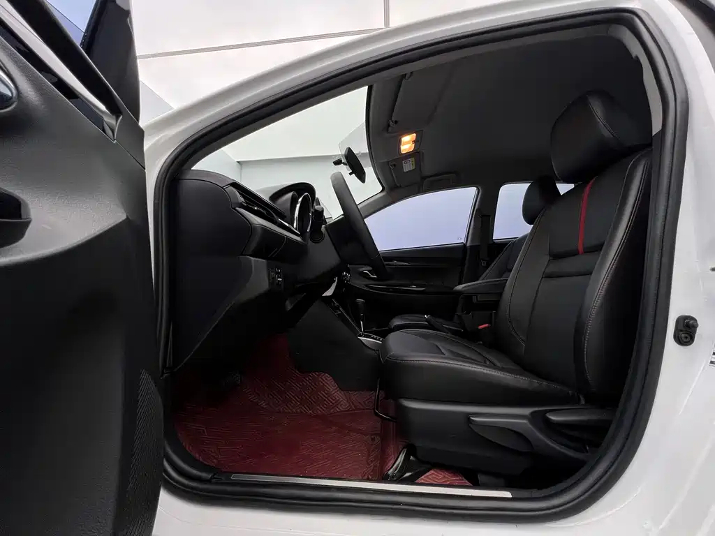 Toyota Yaris L — фото 17
