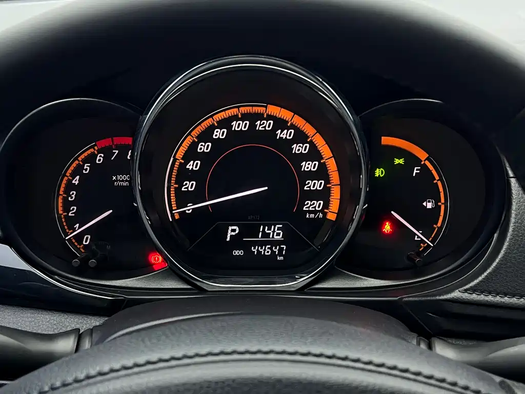 Toyota Yaris L — фото 19