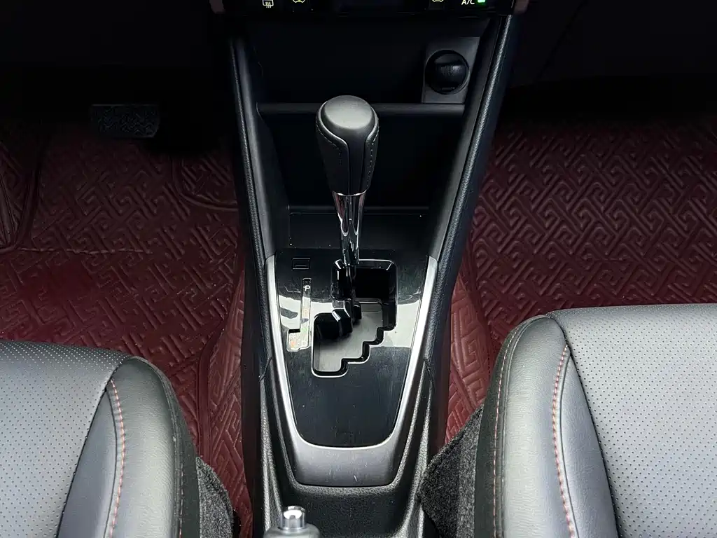 Toyota Yaris L — фото 10