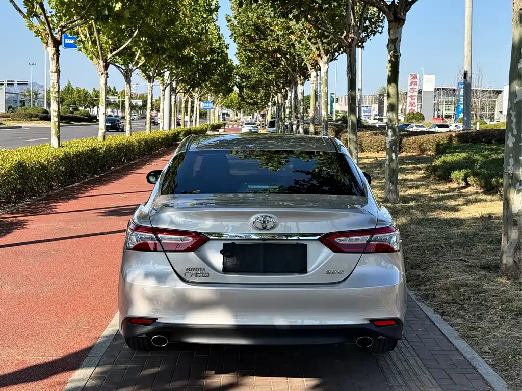 Toyota Camry — фото 4