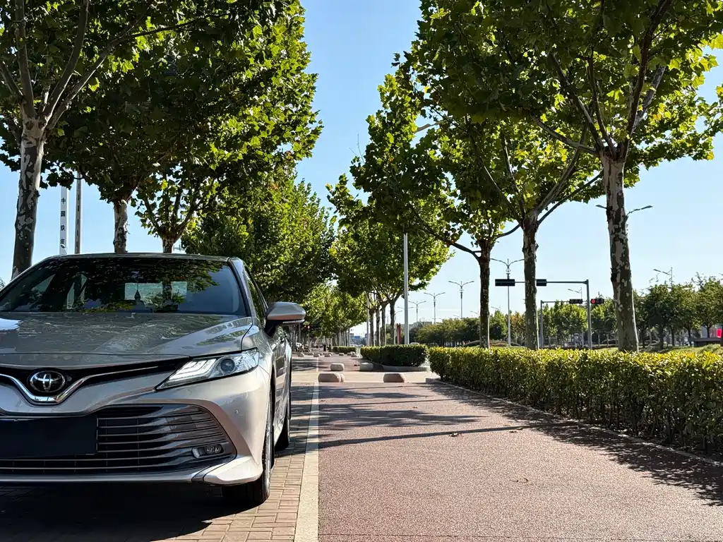 Toyota Camry — фото 5