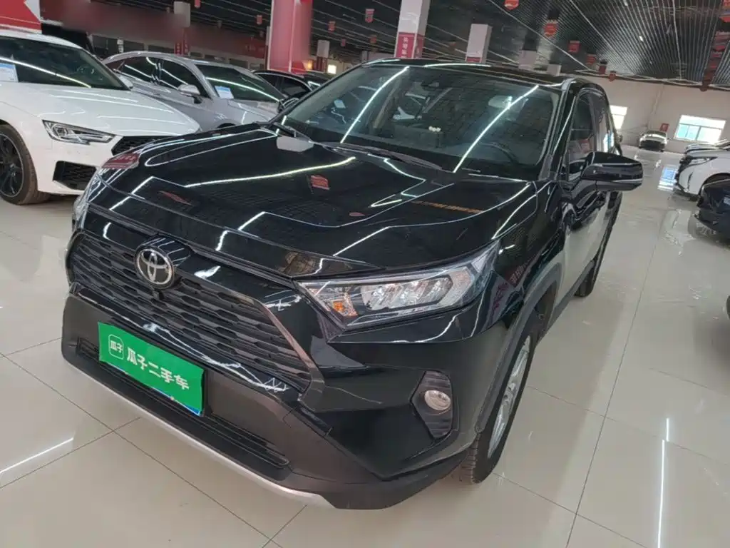 Toyota RAV4 — фото 2