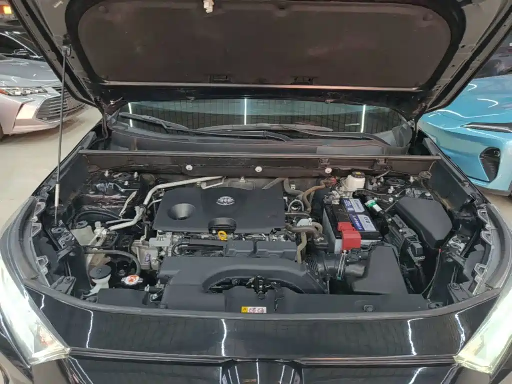 Toyota RAV4 — фото 20