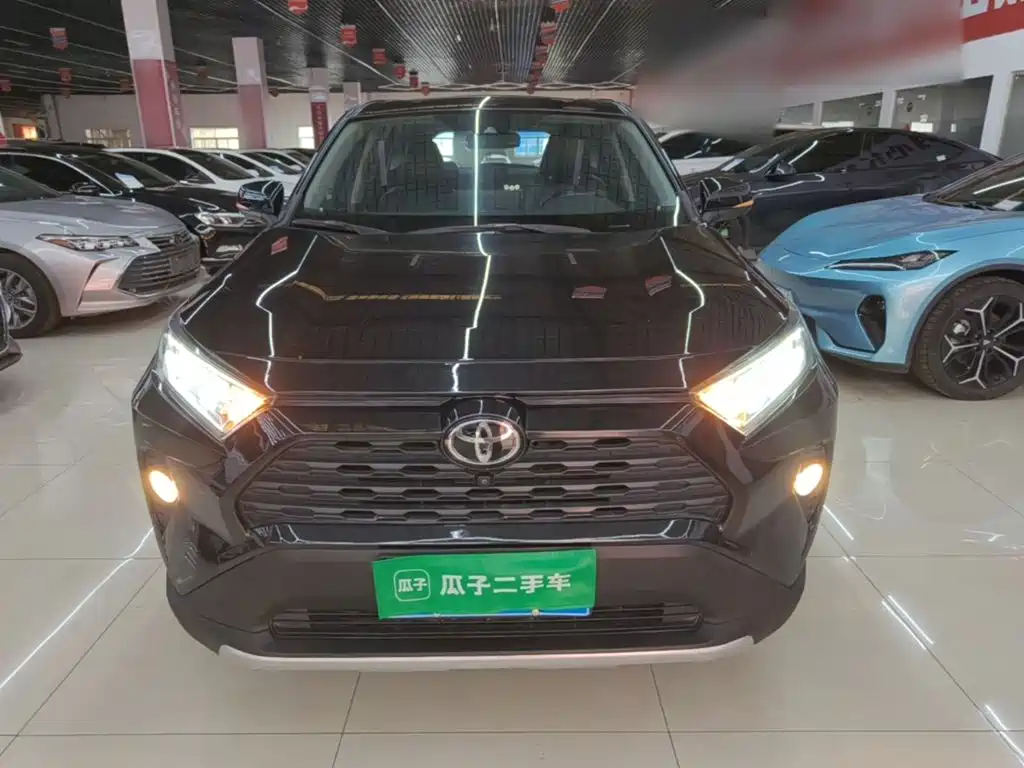 Toyota RAV4 — фото 3