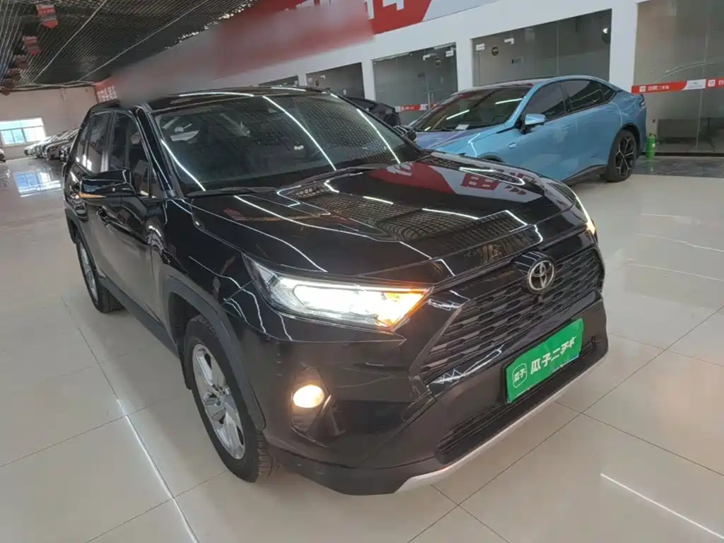 Toyota RAV4 — фото 4