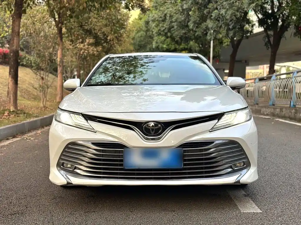 Toyota Camry — фото 3
