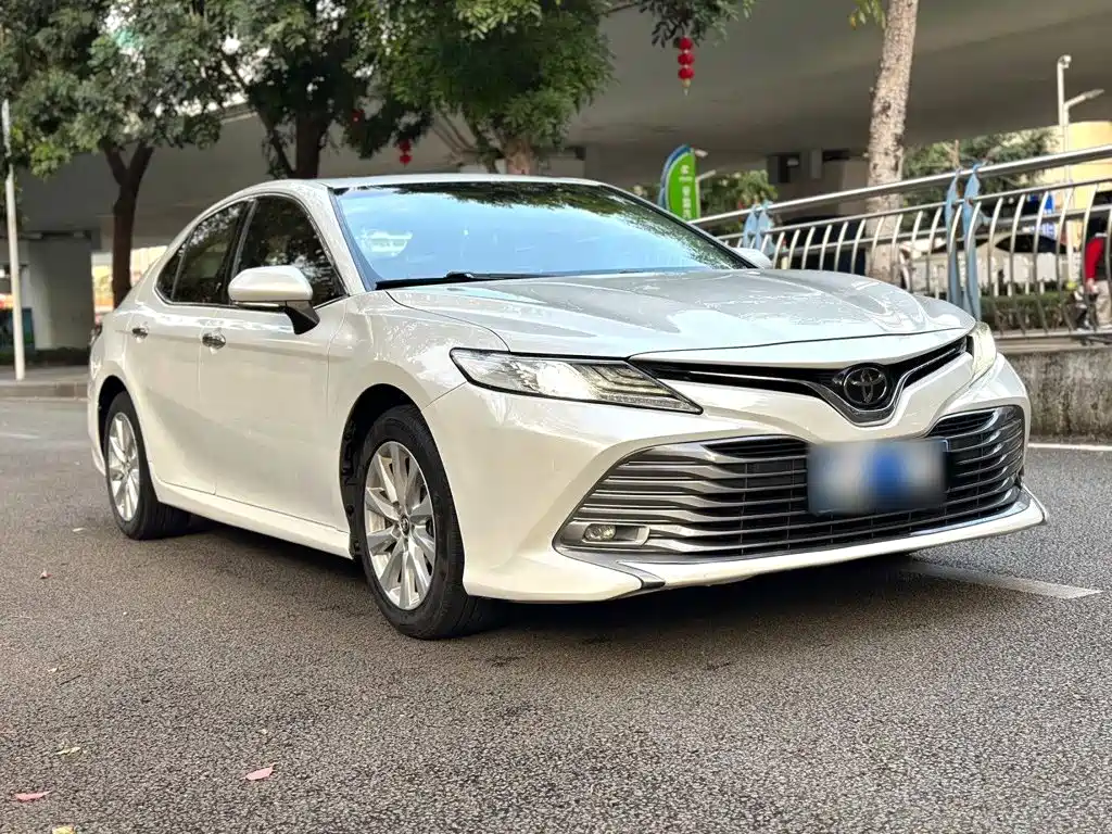 Toyota Camry — фото 4