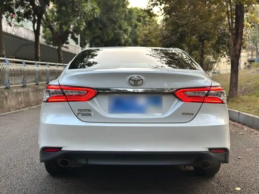 Toyota Camry — фото 6