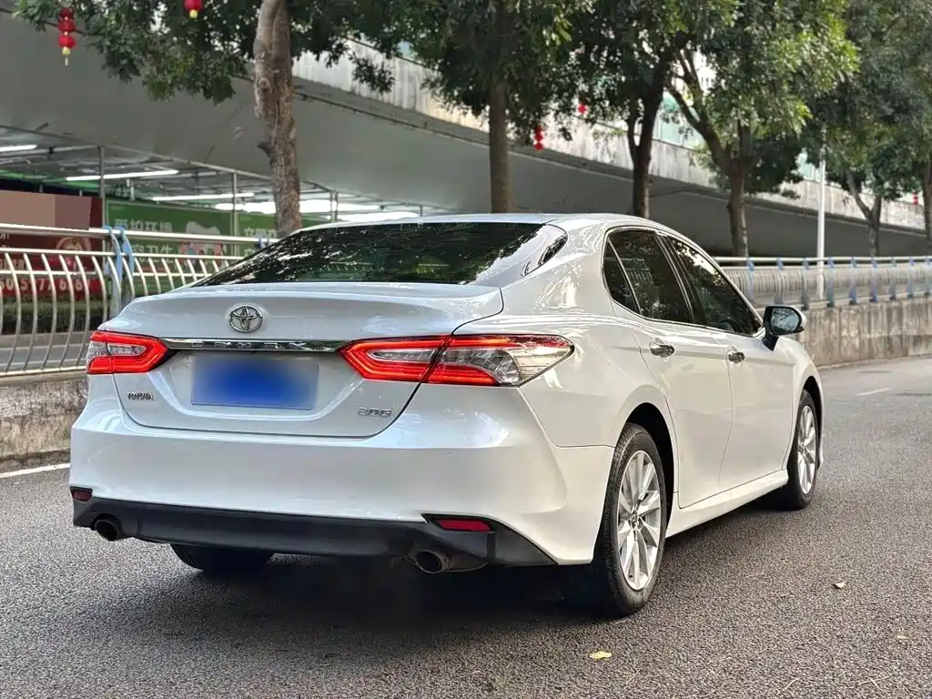Toyota Camry — фото 7