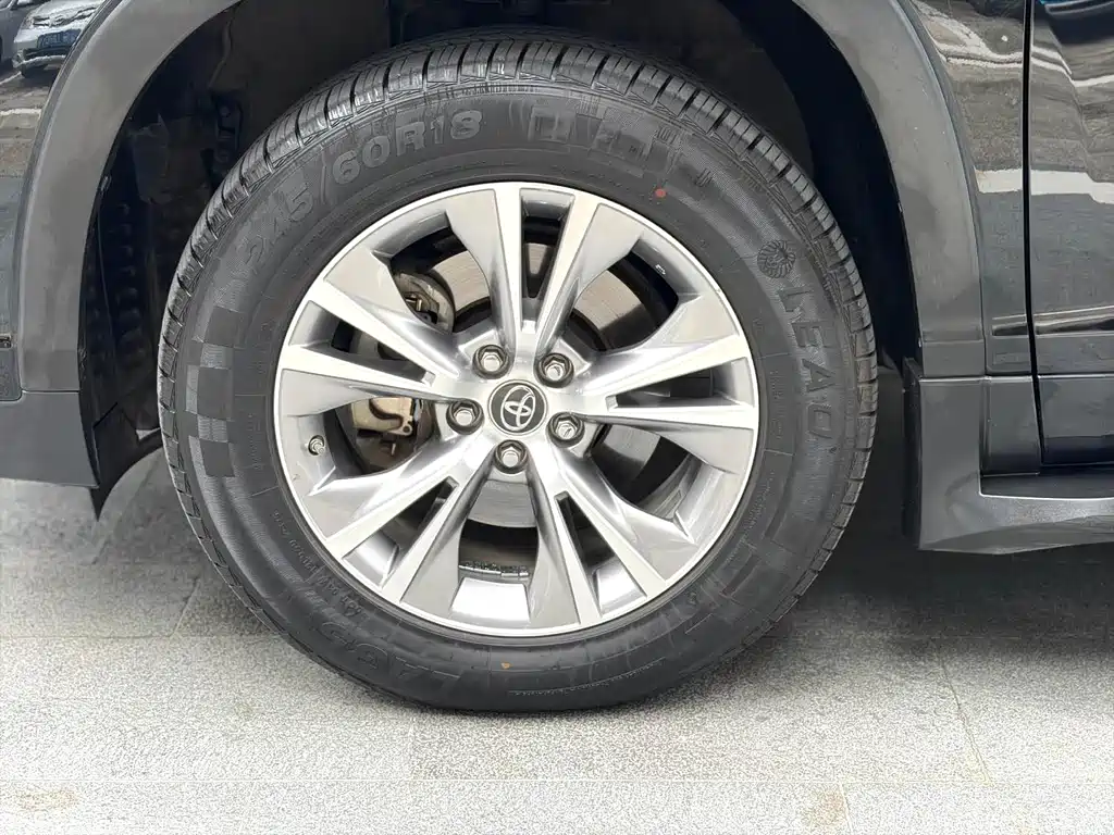 Toyota Highlander — фото 13