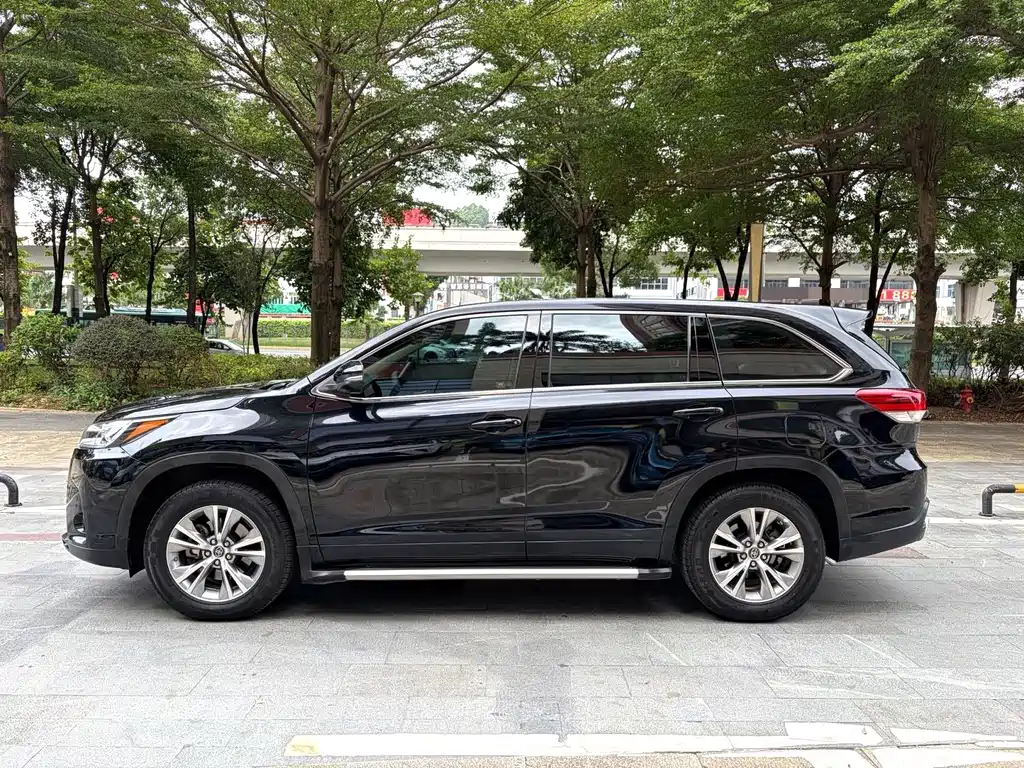 Toyota Highlander — фото 14