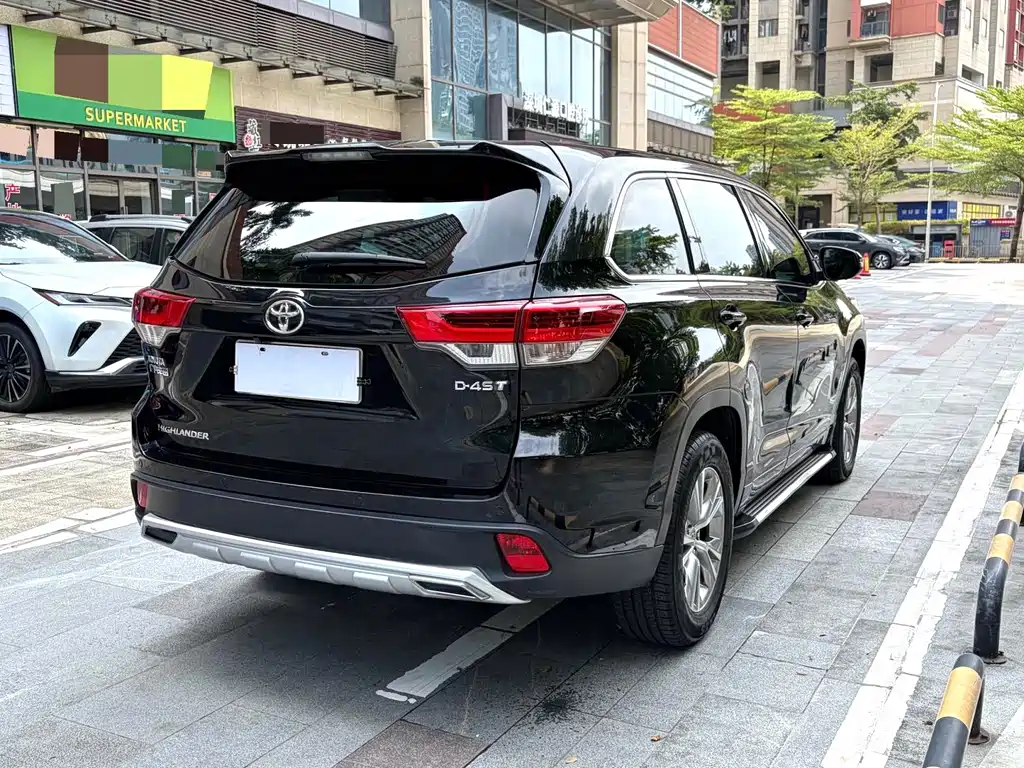 Toyota Highlander — фото 16