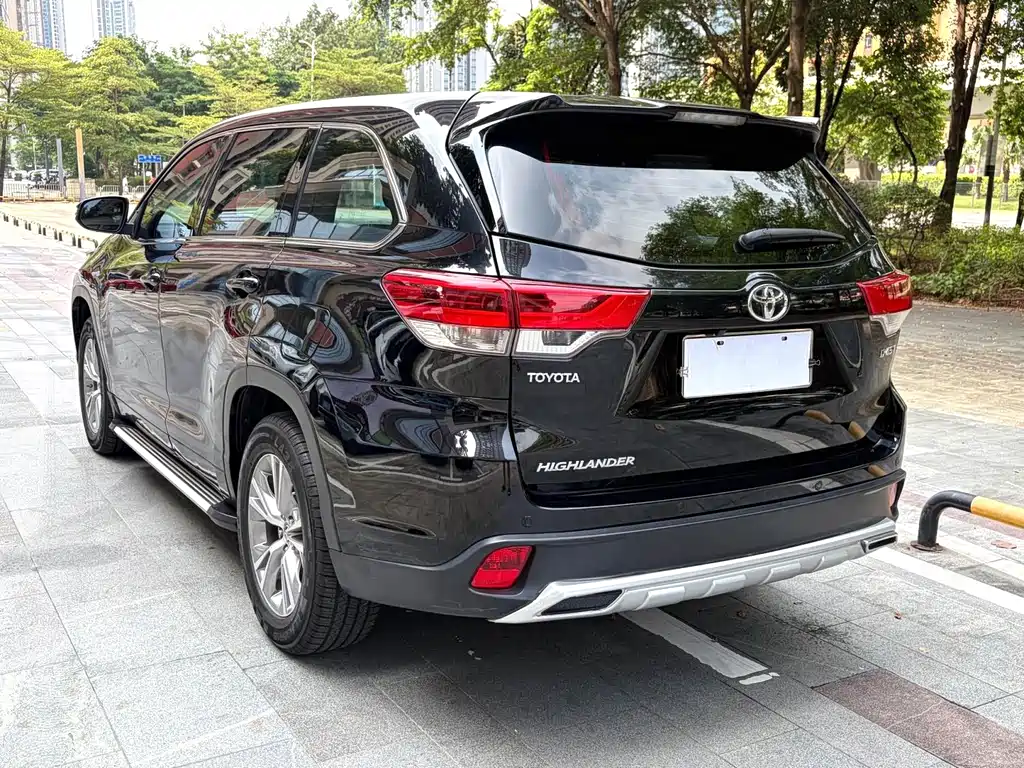 Toyota Highlander — фото 17