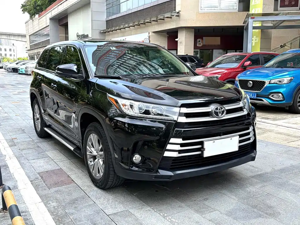 Toyota Highlander — фото 3