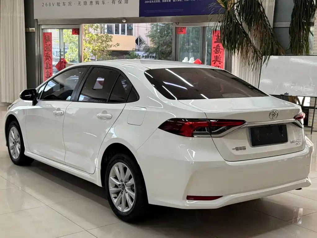 Toyota Corolla — фото 6