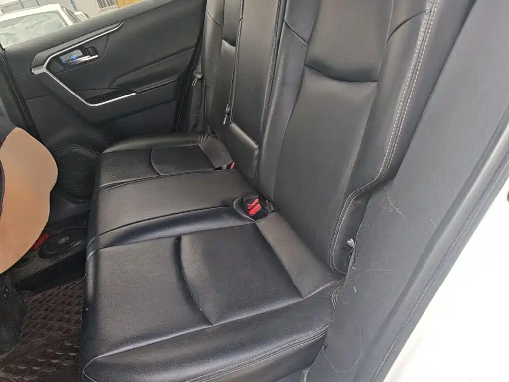 Toyota RAV4 — фото 17