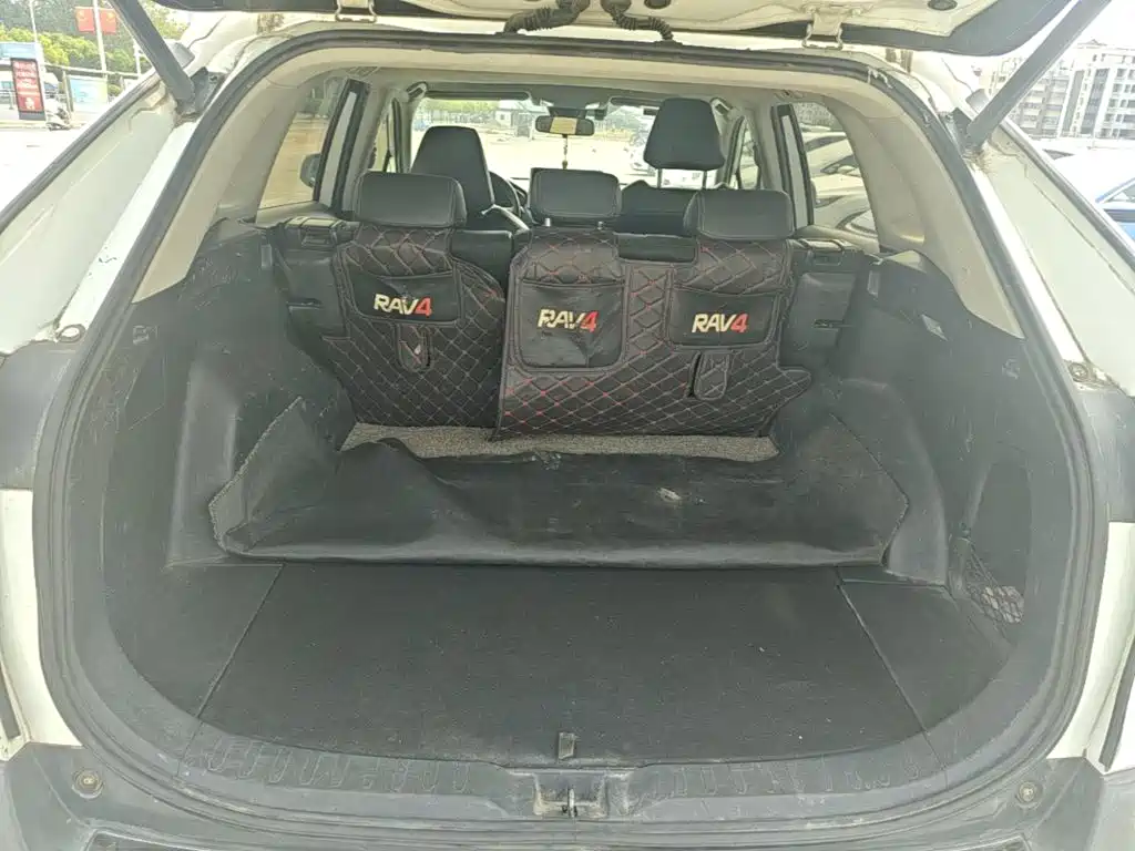 Toyota RAV4 — фото 19