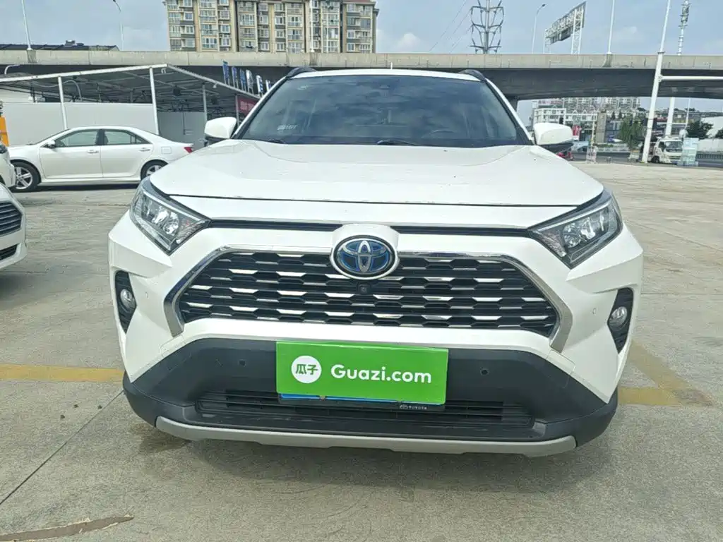 Toyota RAV4 — фото 3