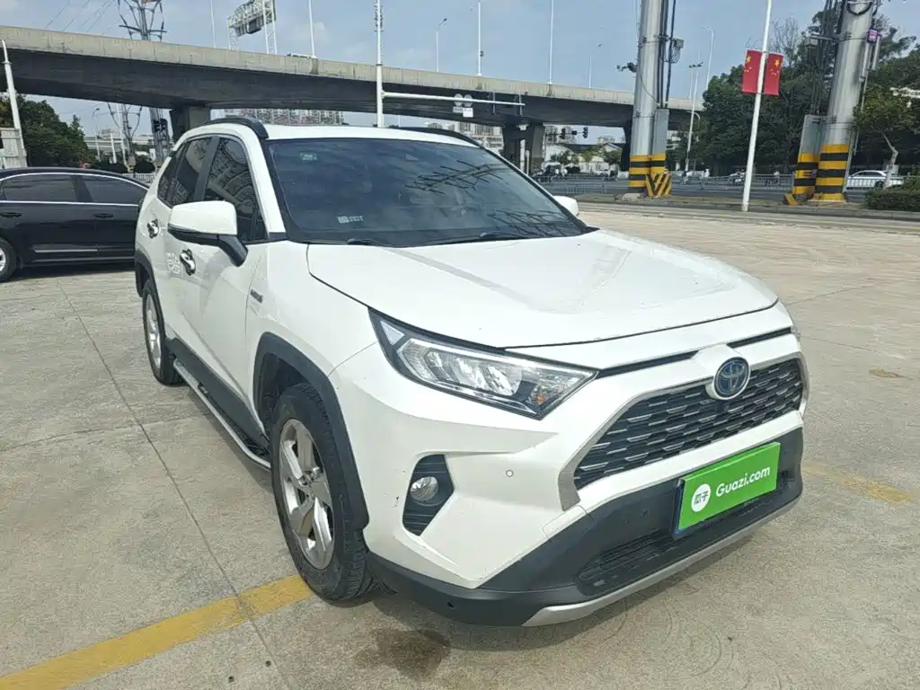 Toyota RAV4 — фото 4