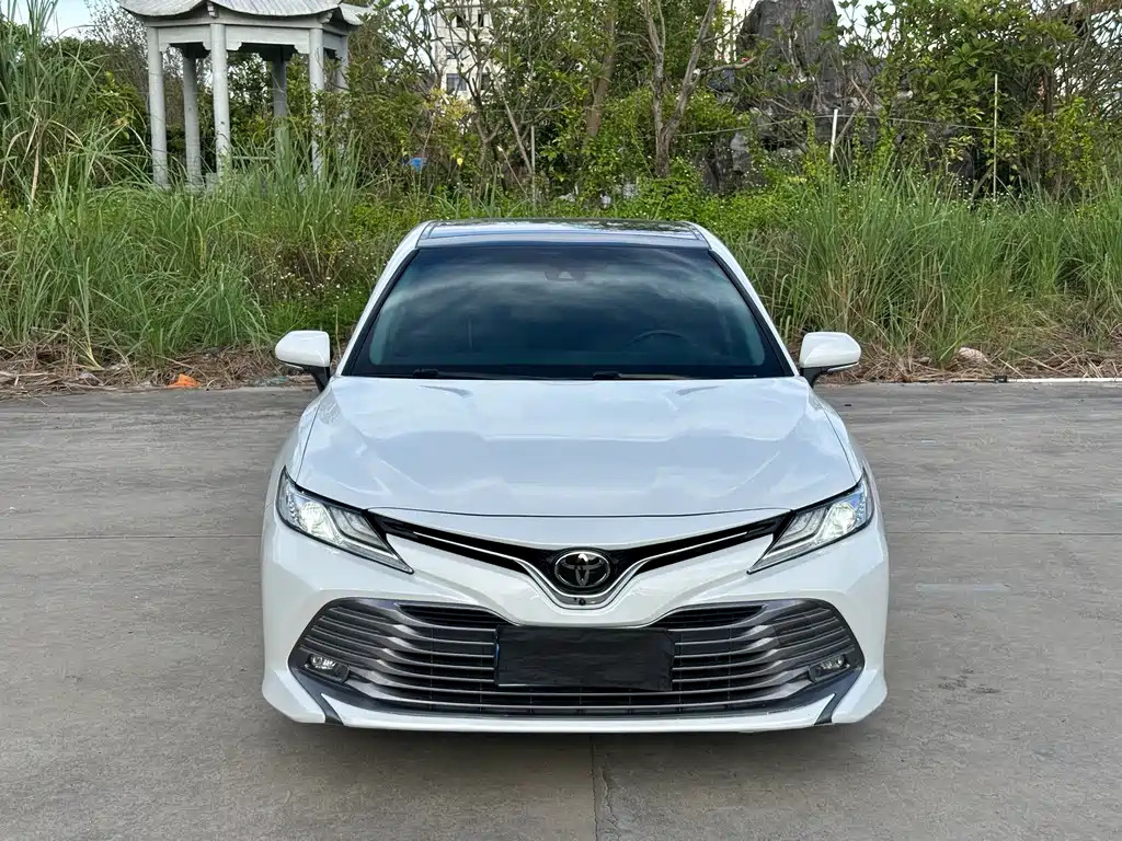 Toyota Camry — фото 2