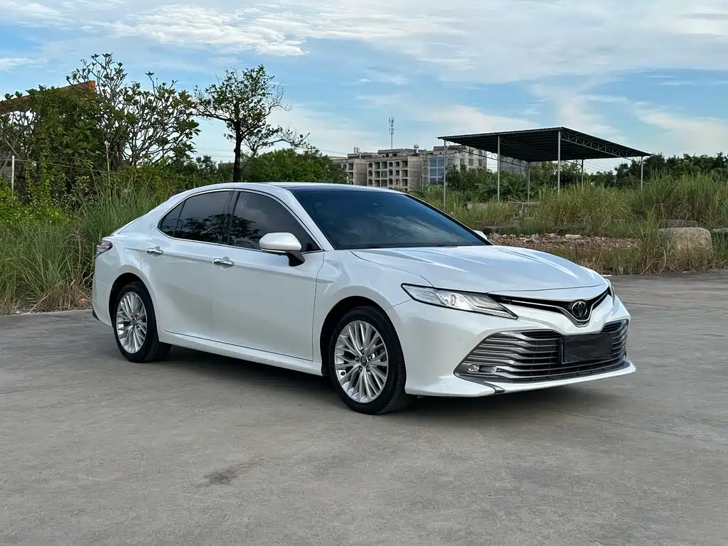 Toyota Camry — фото 3