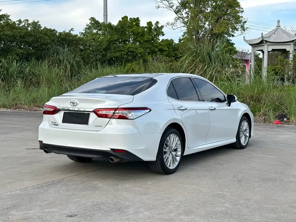 Toyota Camry — фото 7