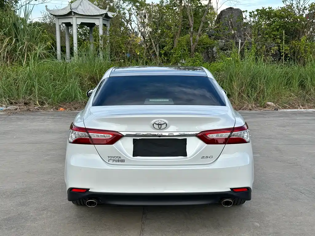 Toyota Camry — фото 8