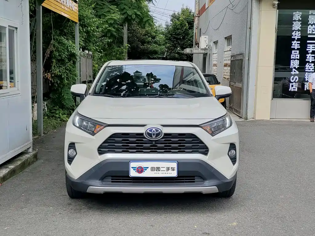 Toyota RAV4 — фото 2