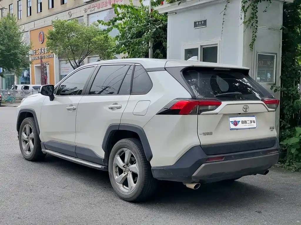 Toyota RAV4 — фото 4
