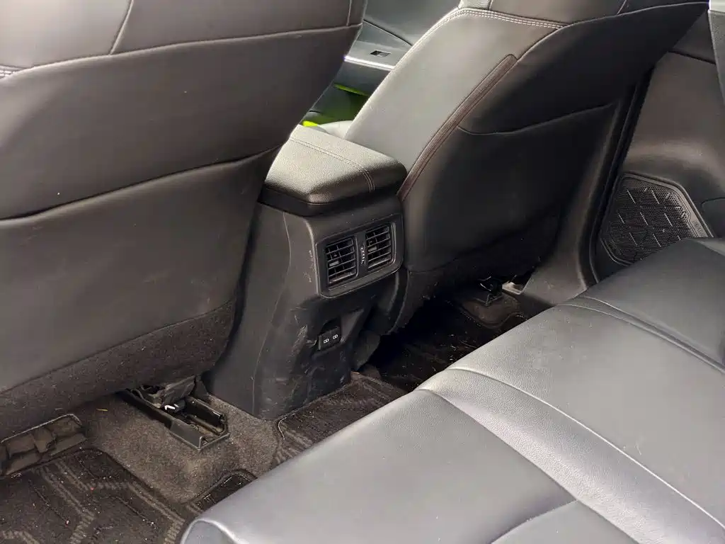 Toyota RAV4 — фото 9